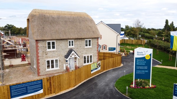 Local thatcher finishes new homes at Blackmore Meadows